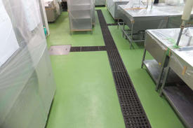 写真：工場内食堂厨房塗床工事