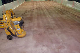 写真：オートバイ部品製造工場塗床工事下地処理