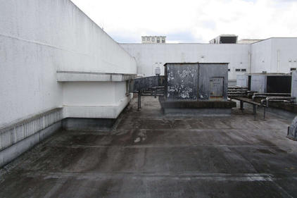 写真：屋上ウレタン防水工事施工前