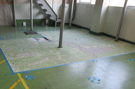 写真：バイオ工場塗床工事部分補修下地処理
