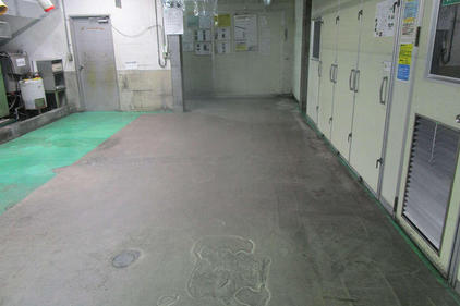 写真：蒸着工場水系硬質ウレタン樹脂塗床工事施工前