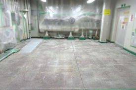 写真：水系硬質ウレタン塗床工事　塗り床工事　床塗装　床改修　施工例　耐熱性　耐薬品性　