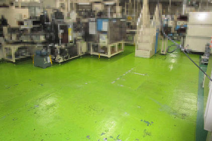 写真：自動車部品工場　塗床工事　塗り床工事　床塗装　床改修　施工例　防塵床　厚膜エポキシ樹脂
