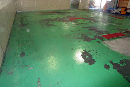 写真：自動車部品工場　エポキシ樹脂　塗床工事　塗り床工事　床塗装　床改修　施工例　防塵床