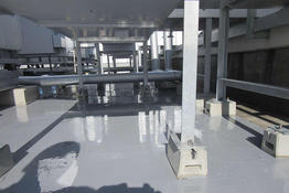 写真：工場屋上防水　ウレタン防水　ウレタン系塗膜防水　機械下
