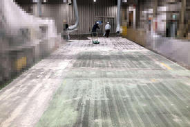 写真：工場　エポキシ樹脂　塗床工事　塗り床工事　床塗装　床改修　施工例　防塵床　下地処理