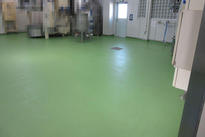 写真：工場　メタクリル樹脂　塗床工事　塗り床工事　床塗装　床改修　施工例　防塵床　MMA