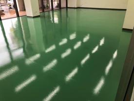 写真：工場　エポキシ樹脂　塗床工事　塗り床工事　床塗装　床改修　施工例　防塵床　帯電防止　導電
