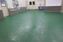 写真：医薬品工場　塗床工事　塗り床工事　床塗装　床改修　施工例　防塵床　MMA
