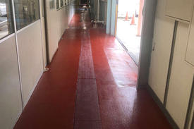 写真：工場　エポキシ樹脂　塗床工事　塗り床工事　床塗装　床改修　施工例　防塵床　塗り替え