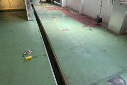 写真：食品工場　メタクリル樹脂　塗床工事　塗り床工事　床塗装　床改修　施工例　防塵床