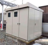 写真：工場　キュービクル　キューピクル　塗装工事